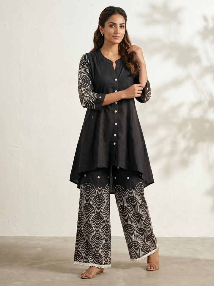Black Embroidered Cotton Blend Round Neck Straight Kurta With Pant