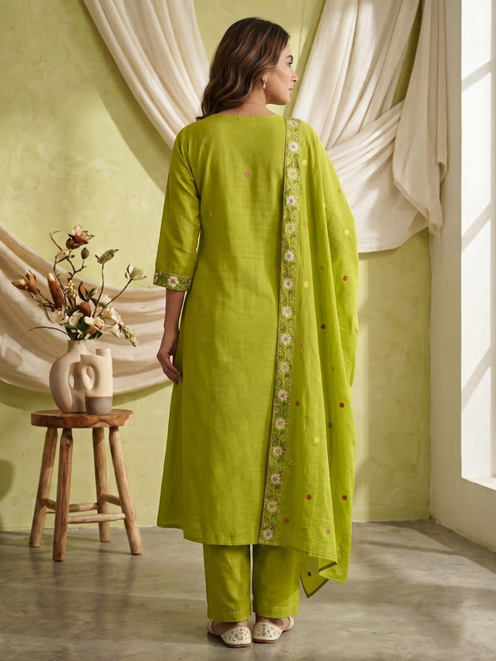 Green Embroidered Chanderi Kurta With Pant &amp; Dupatta