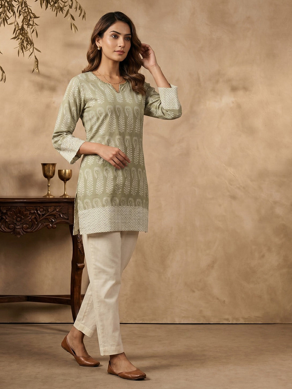 Green Cotton Blend Round Neck Embroidered Kurta