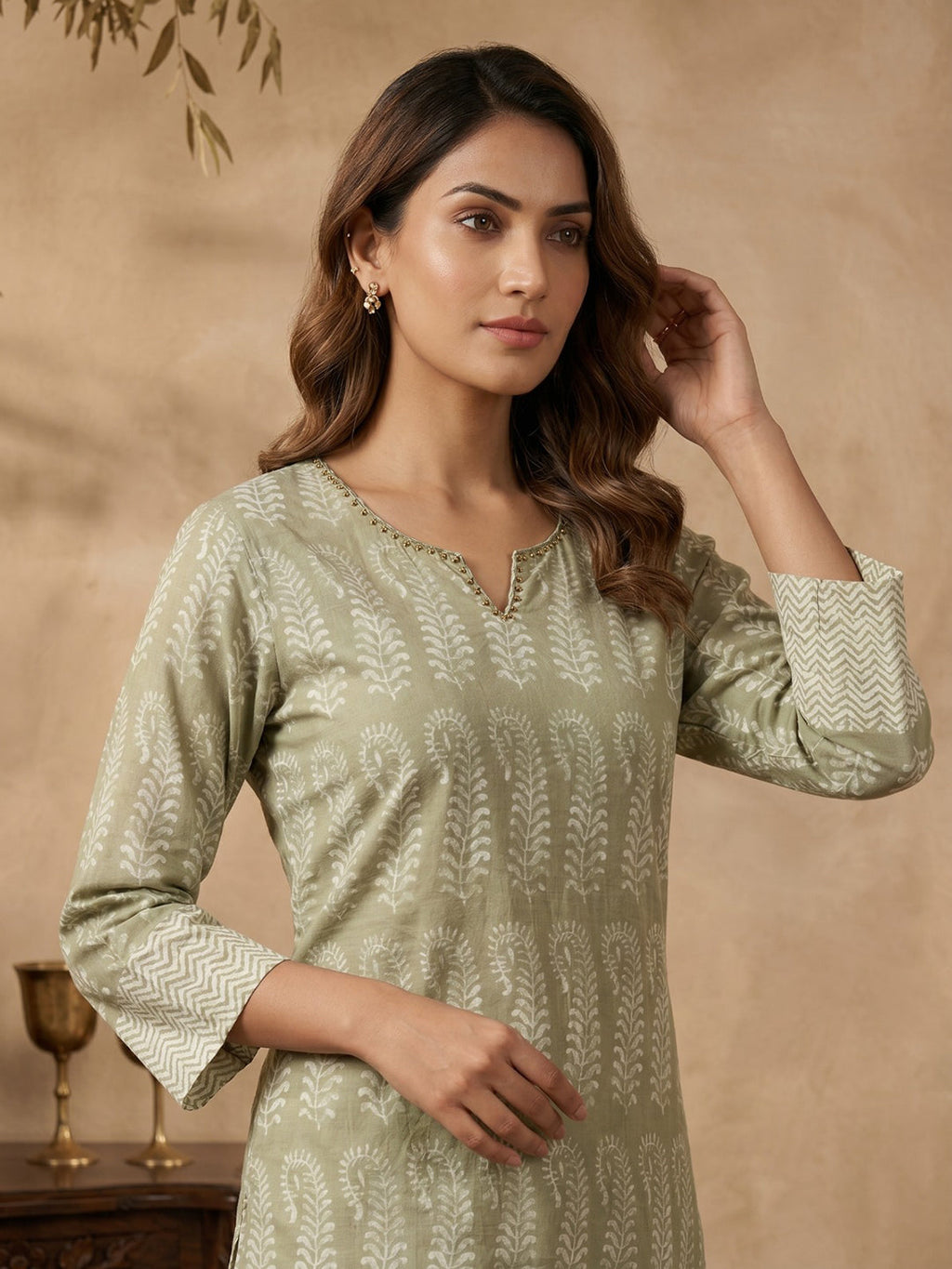 Green Cotton Blend Round Neck Embroidered Kurta