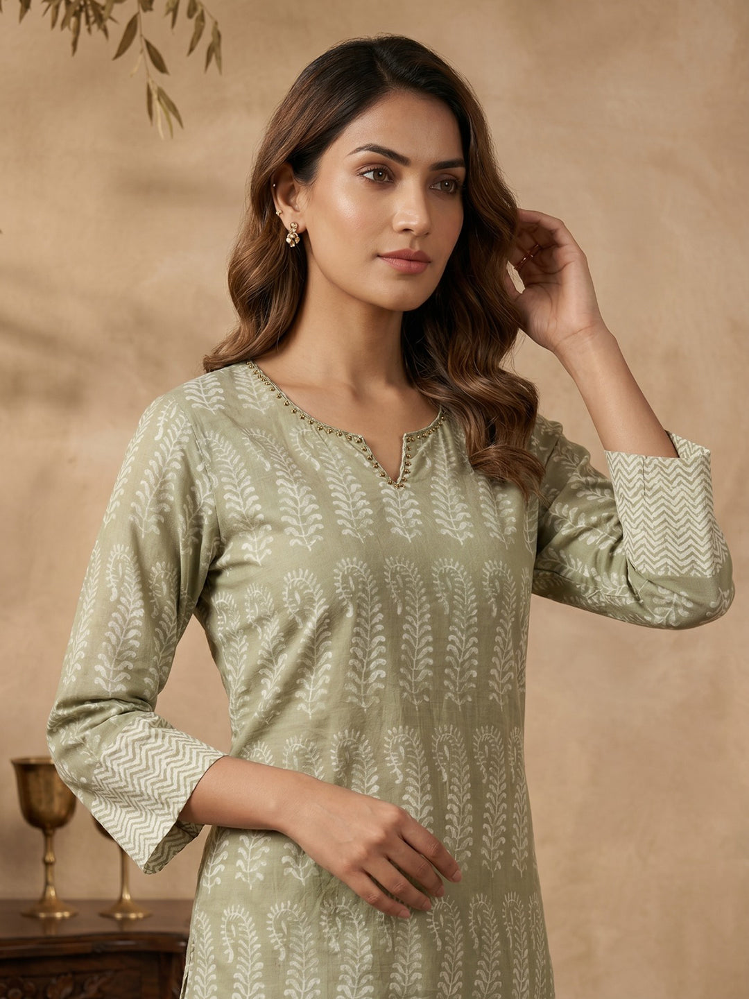 Green Cotton Blend Round Neck Embroidered Kurta