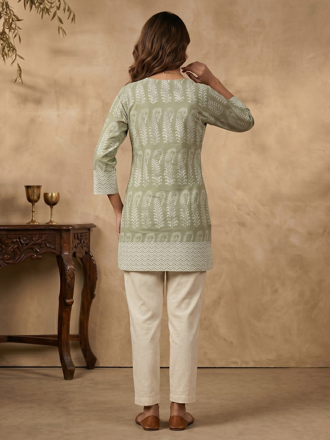 Green Cotton Blend Round Neck Embroidered Kurta