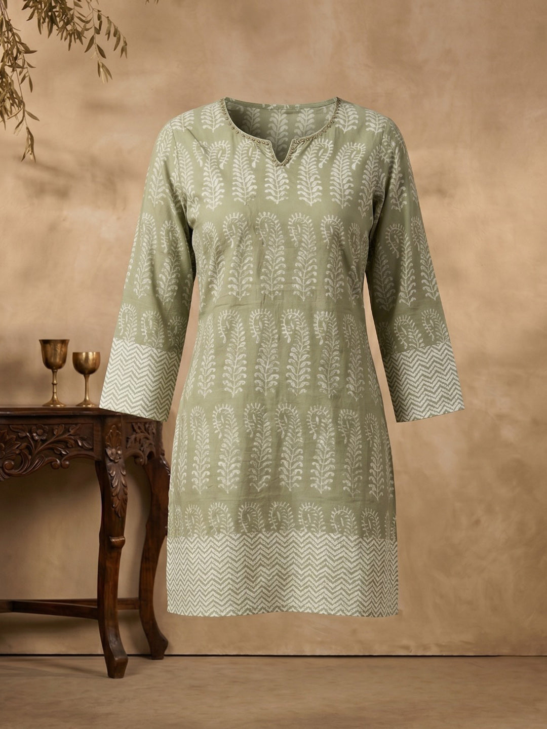 Green Cotton Blend Round Neck Embroidered Kurta