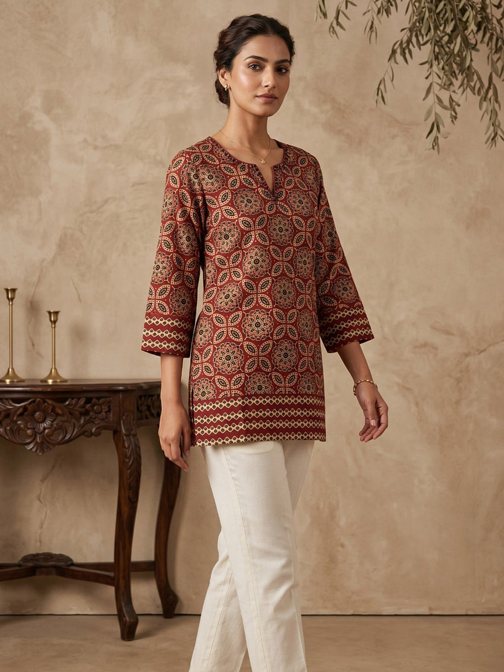Red Cotton Blend Round Neck Embroidered Kurta