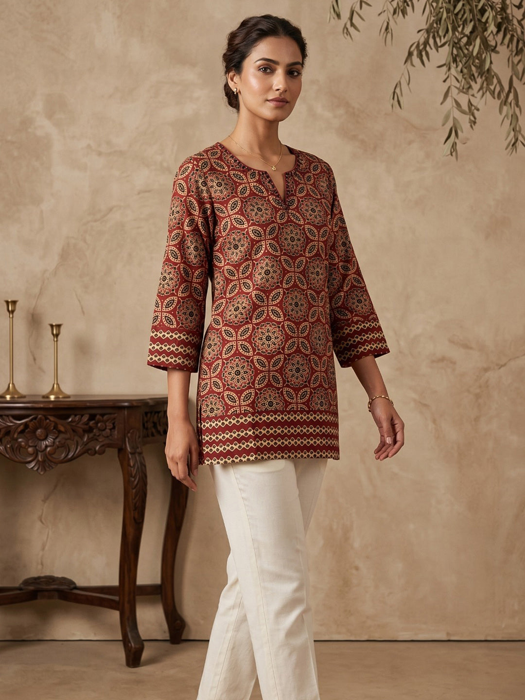 Red Cotton Blend Round Neck Embroidered Kurta