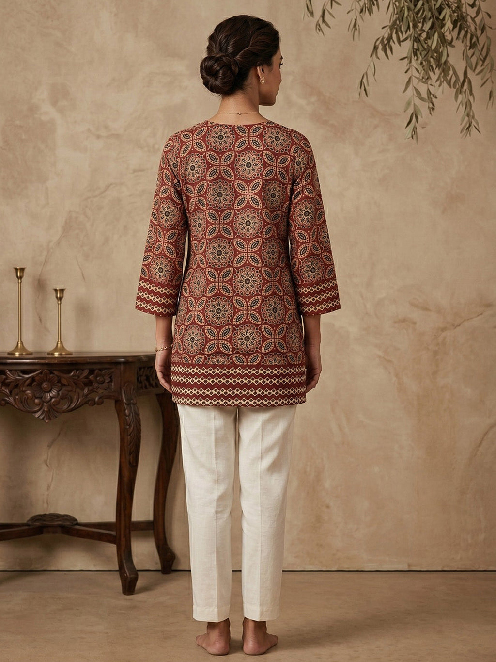 Red Cotton Blend Round Neck Embroidered Kurta