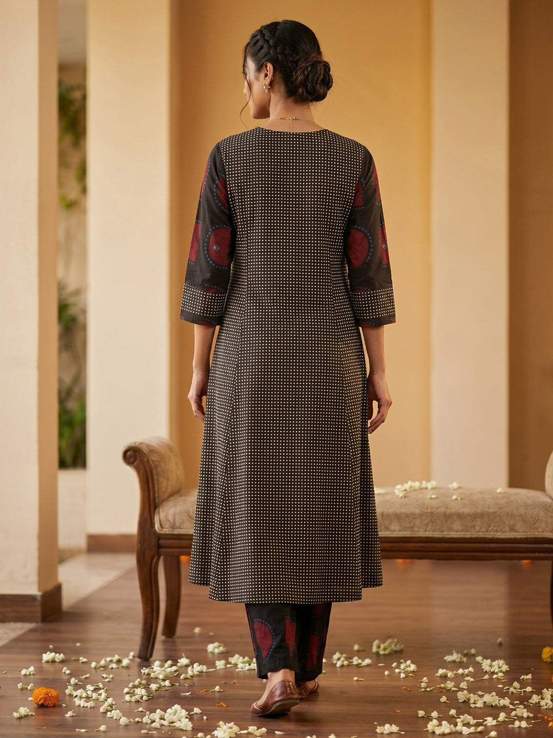 Black Embroidered Cotton Blend Round Neck Straight Kurta With Pant