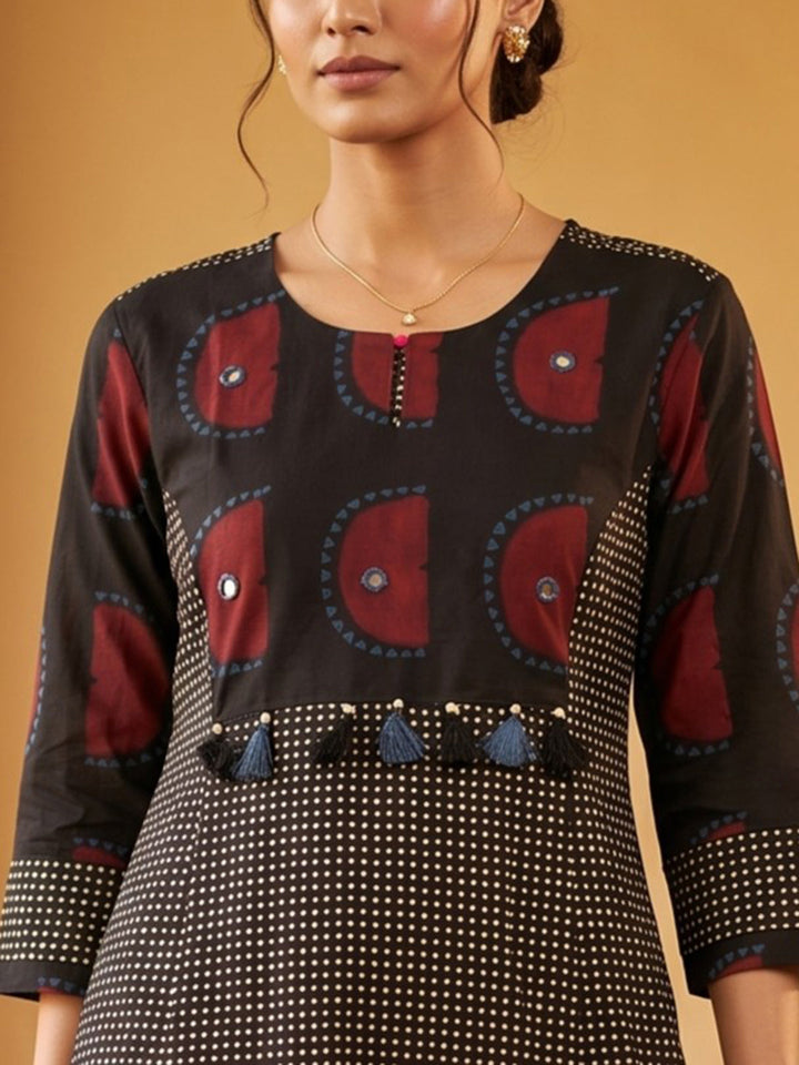 Black Embroidered Cotton Blend Round Neck Straight Kurta With Pant