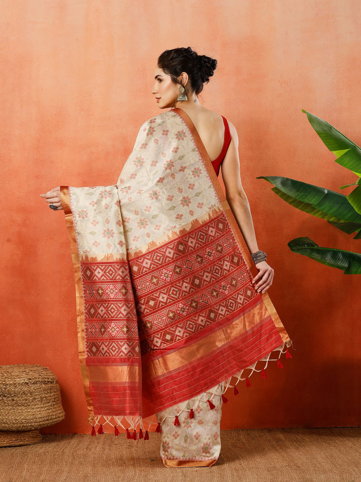 Rani Zari Booti Art Silk Saree