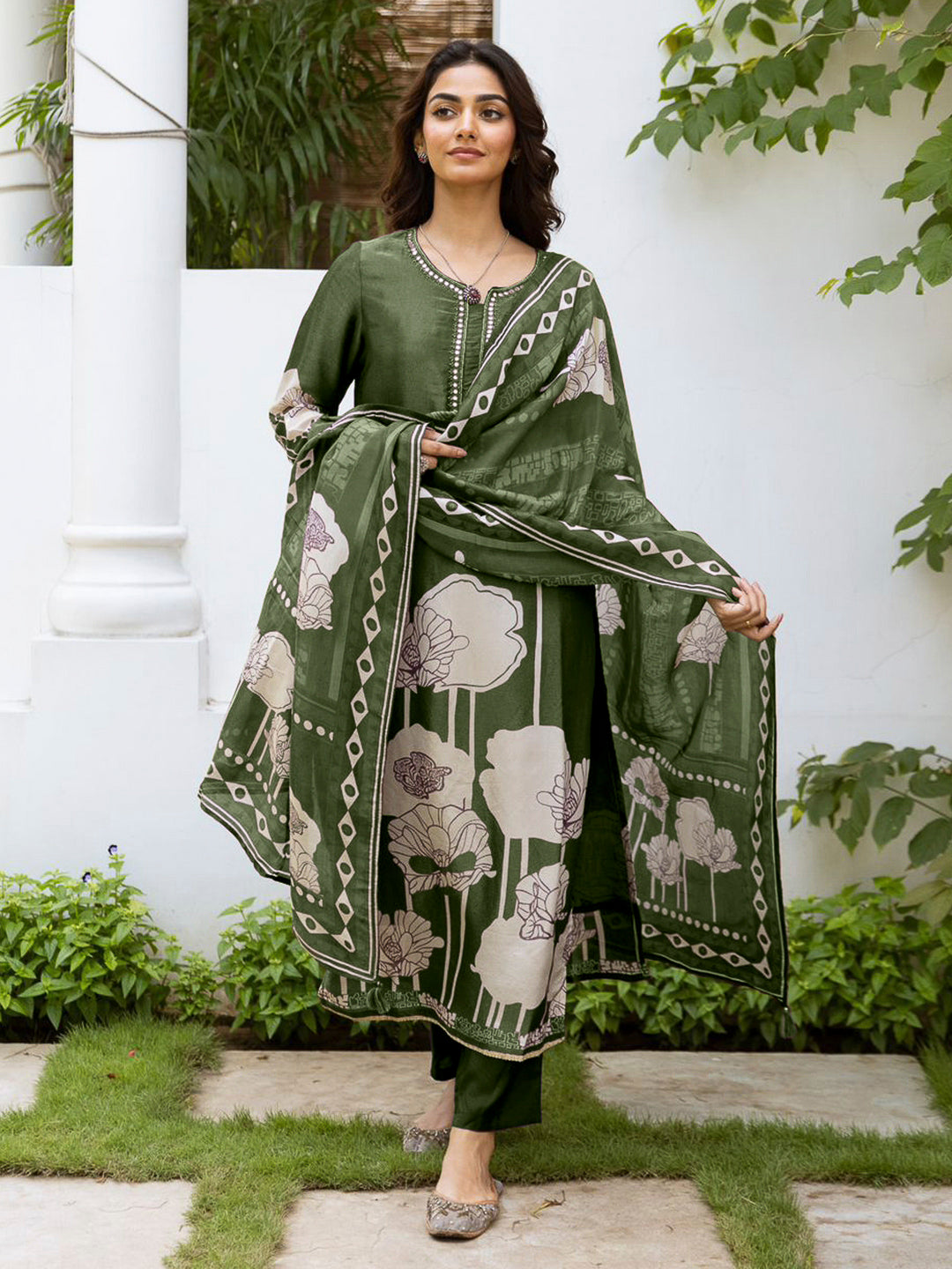 Green Embroidered Tissue Kurta With Pant & Dupatta