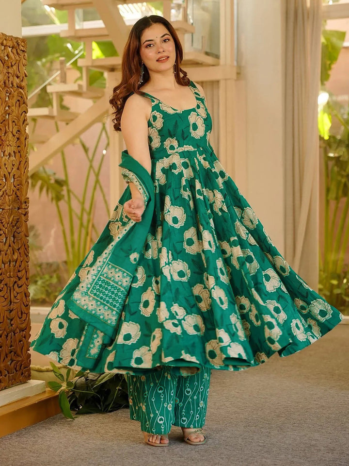 Green Embroidered Muslin Kurta Pant with Dupatta
